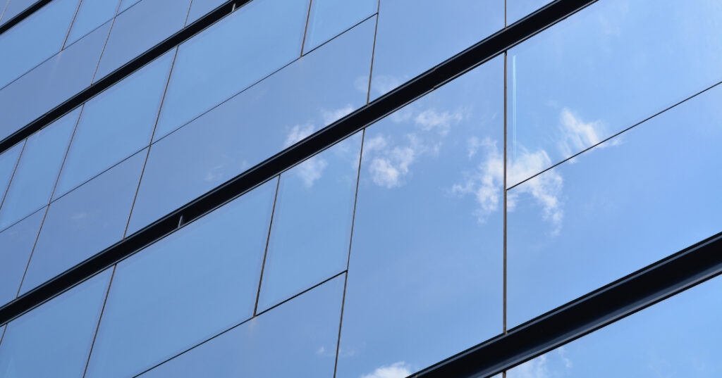 fachada de vidro em Sete Lagoas